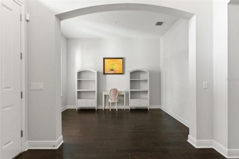 House in Tampa, Florida 5 bedrooms, 344.85 sq.m. № 2199928 - photo 4