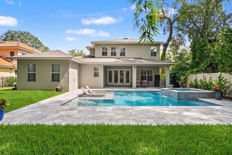 House in Tampa, Florida 5 bedrooms, 344.85 sq.m. № 2199928 - photo 29