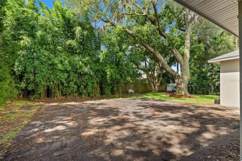 House in Tampa, Florida 5 bedrooms, 344.85 sq.m. № 2199928 - photo 28