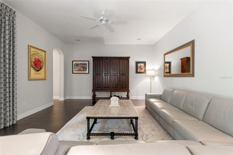 House in Tampa, Florida 5 bedrooms, 344.85 sq.m. № 2199928 - photo 21