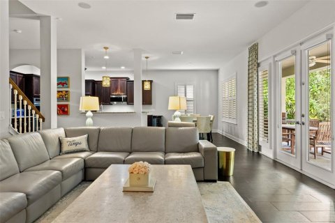 House in Tampa, Florida 5 bedrooms, 344.85 sq.m. № 2199928 - photo 22