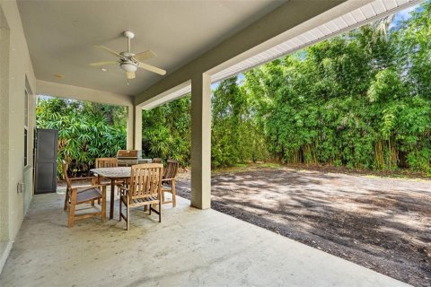 House in Tampa, Florida 5 bedrooms, 344.85 sq.m. № 2199928 - photo 24