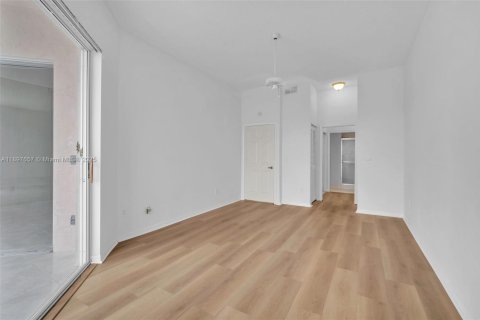 Condo in Tamarac, Florida, 2 bedrooms  № 1951293 - photo 4
