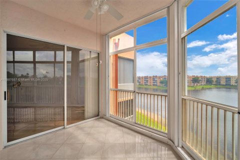 Condo in Tamarac, Florida, 2 bedrooms  № 1951293 - photo 3