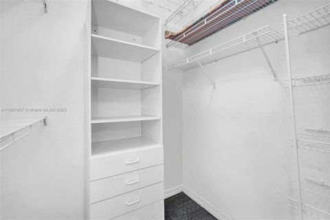 Condo in Tamarac, Florida, 2 bedrooms  № 1951293 - photo 9