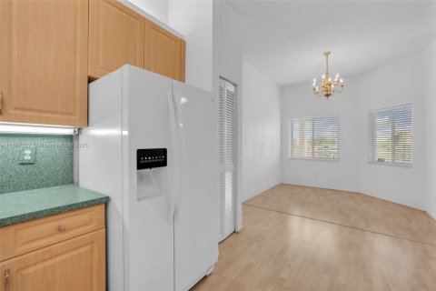 Condo in Tamarac, Florida, 2 bedrooms  № 1951293 - photo 18