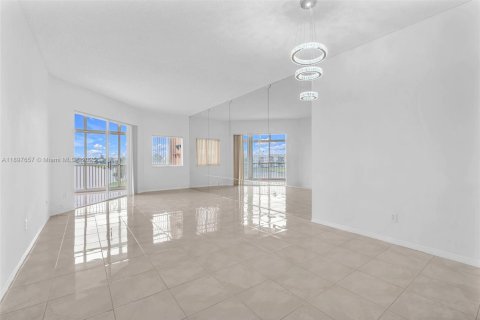 Condo in Tamarac, Florida, 2 bedrooms  № 1951293 - photo 12