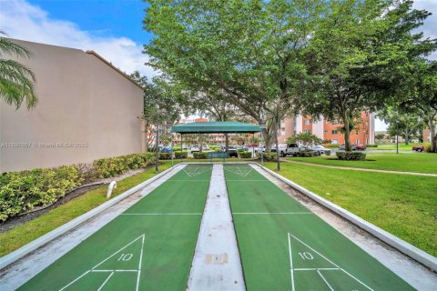 Condo in Tamarac, Florida, 2 bedrooms  № 1951293 - photo 24