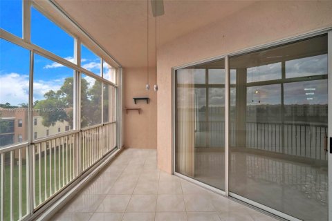 Condo in Tamarac, Florida, 2 bedrooms  № 1951293 - photo 10
