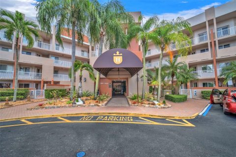 Condo in Tamarac, Florida, 2 bedrooms  № 1951293 - photo 2