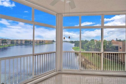 Condo in Tamarac, Florida, 2 bedrooms  № 1951293 - photo 1