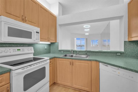 Condo in Tamarac, Florida, 2 bedrooms  № 1951293 - photo 14