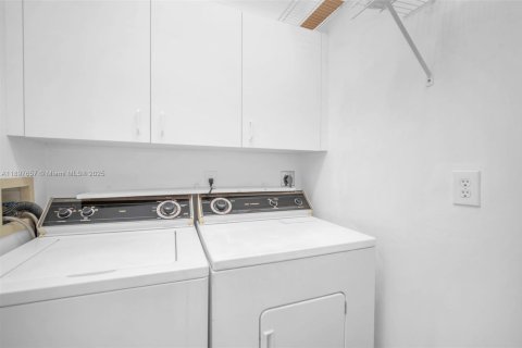 Condo in Tamarac, Florida, 2 bedrooms  № 1951293 - photo 19