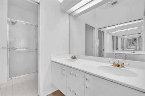 Condo in Tamarac, Florida, 2 bedrooms  № 1951293 - photo 7