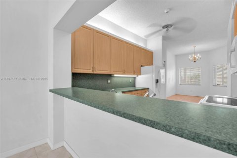 Condo in Tamarac, Florida, 2 bedrooms  № 1951293 - photo 16