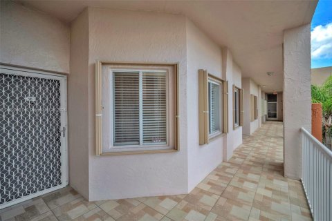 Condo in Tamarac, Florida, 2 bedrooms  № 1951293 - photo 22