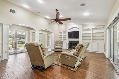 House in Brandon, Florida 5 bedrooms, 331.66 sq.m. № 1873965 - photo 5