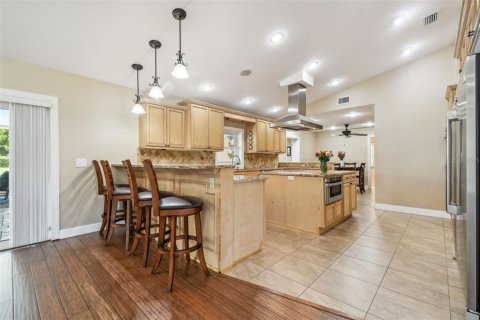 House in Brandon, Florida 5 bedrooms, 331.66 sq.m. № 1873965 - photo 8