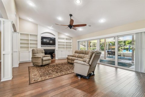House in Brandon, Florida 5 bedrooms, 331.66 sq.m. № 1873965 - photo 7