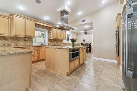 House in Brandon, Florida 5 bedrooms, 331.66 sq.m. № 1873965 - photo 12