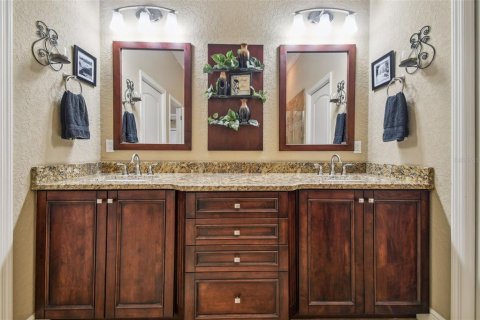 House in Brandon, Florida 5 bedrooms, 331.66 sq.m. № 1873965 - photo 29