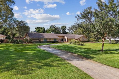 House in Brandon, Florida 5 bedrooms, 331.66 sq.m. № 1873965 - photo 1