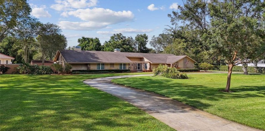 House in Brandon, Florida 5 bedrooms, 331.66 sq.m. № 1873965