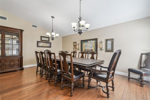 House in Brandon, Florida 5 bedrooms, 331.66 sq.m. № 1873965 - photo 27