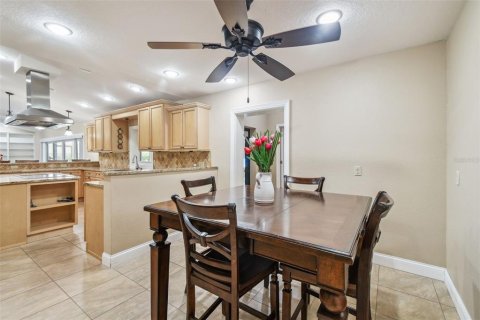 House in Brandon, Florida 5 bedrooms, 331.66 sq.m. № 1873965 - photo 21