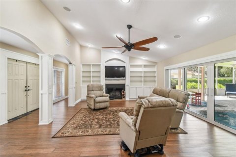 House in Brandon, Florida 5 bedrooms, 331.66 sq.m. № 1873965 - photo 10