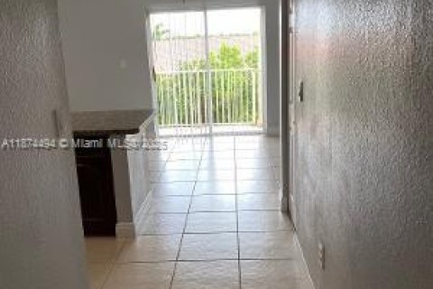 Condo in Hialeah, Florida, 3 bedrooms  № 1925932 - photo 15