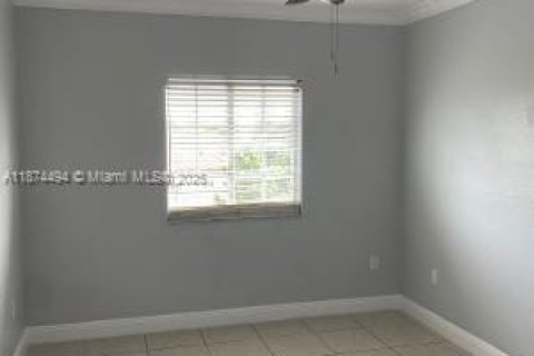 Condo in Hialeah, Florida, 3 bedrooms  № 1925932 - photo 26