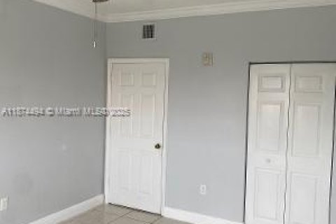 Condo in Hialeah, Florida, 3 bedrooms  № 1925932 - photo 27