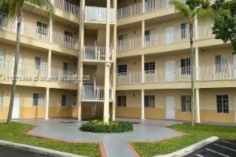 Condo in Hialeah, Florida, 3 bedrooms  № 1925932 - photo 29