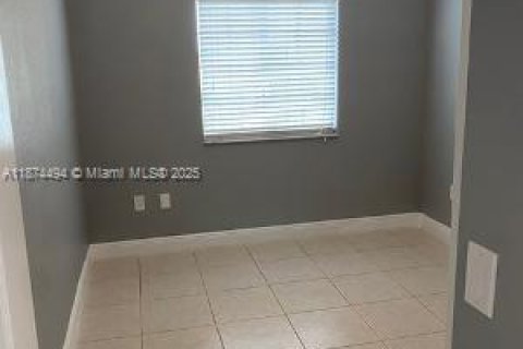 Condo in Hialeah, Florida, 3 bedrooms  № 1925932 - photo 7