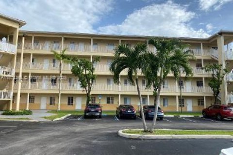 Condo in Hialeah, Florida, 3 bedrooms  № 1925932 - photo 30