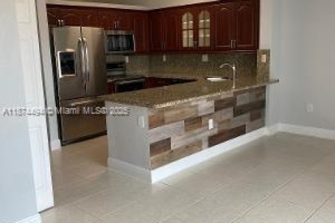 Condo in Hialeah, Florida, 3 bedrooms  № 1925932 - photo 2