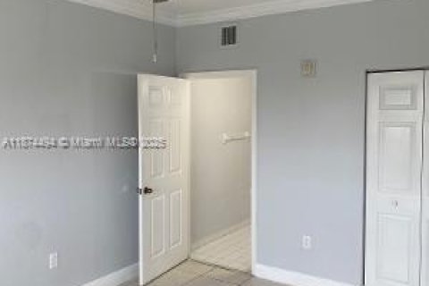 Condo in Hialeah, Florida, 3 bedrooms  № 1925932 - photo 18