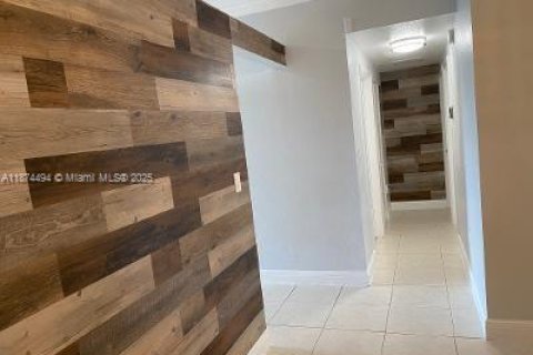 Condo in Hialeah, Florida, 3 bedrooms  № 1925932 - photo 4