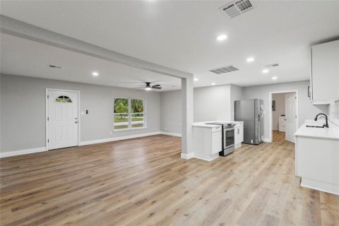 House in DeBary, Florida 3 bedrooms, 162.86 sq.m. № 1886983 - photo 10