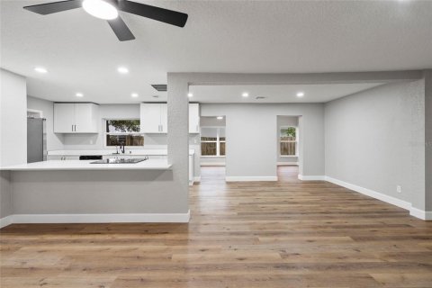 House in DeBary, Florida 3 bedrooms, 162.86 sq.m. № 1886983 - photo 11