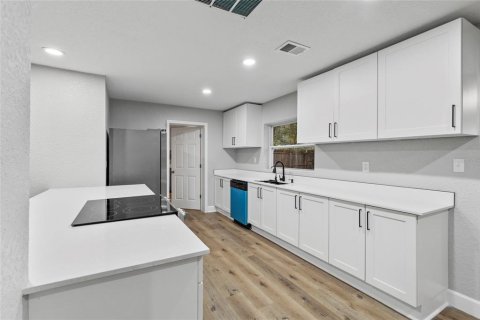 House in DeBary, Florida 3 bedrooms, 162.86 sq.m. № 1886983 - photo 12