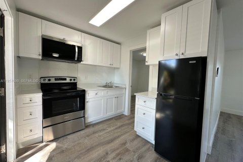 Apartamento en alquiler en Fort Lauderdale, Florida, 1 dormitorio № 2011364 - foto 2