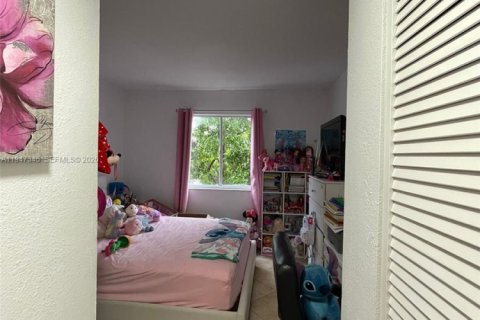 Condo in Miami, Florida, 2 bedrooms  № 2005041 - photo 10