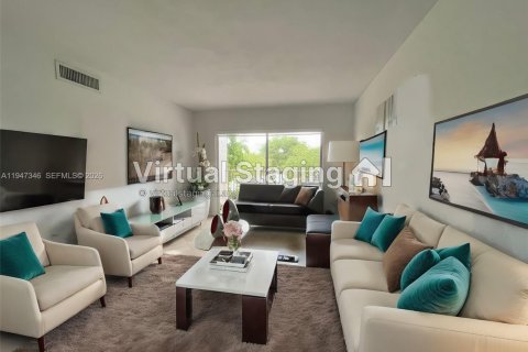 Condo in Miami, Florida, 2 bedrooms  № 2005041 - photo 5