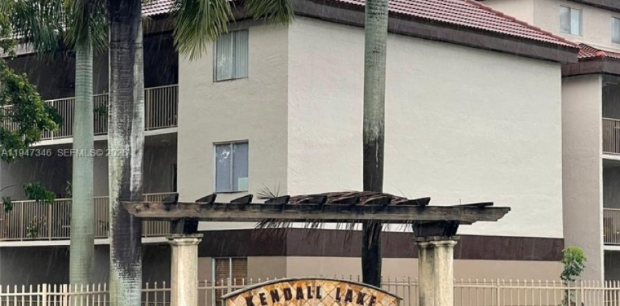 Condo in Miami, Florida, 2 bedrooms  № 2005041