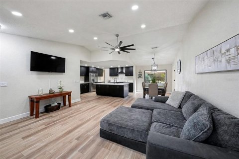 Villa ou maison à vendre à Tampa, Floride: 4 chambres, 179.95 m2 № 2233499 - photo 4