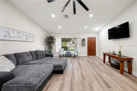 Villa ou maison à vendre à Tampa, Floride: 4 chambres, 179.95 m2 № 2233499 - photo 5