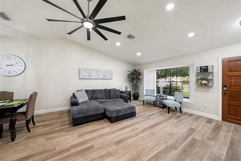 Villa ou maison à vendre à Tampa, Floride: 4 chambres, 179.95 m2 № 2233499 - photo 3