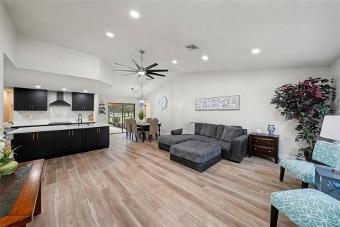 Villa ou maison à vendre à Tampa, Floride: 4 chambres, 179.95 m2 № 2233499 - photo 2